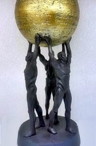 Трима мъже с кълбо